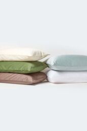 Homescapes Sateen Cotton Deep Fitted Sheet 18 inch 400 Thread Count in Cream - Size: Double Fitted - thumbnail 5