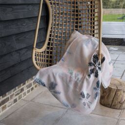 Benjamin Tate Design Colorful Pine Leaves Blanket in Natural - Size: 120 cm x 150 cm - thumbnail 4