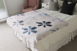 Benjamin Tate Design Colorful Pine Leaves Blanket in Natural - Size: 120 cm x 150 cm - thumbnail 3