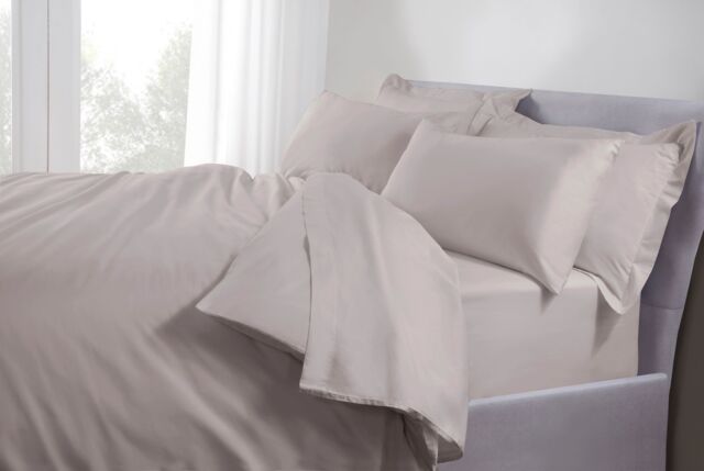 The Linen Consultancy 'TLC 5 Star Hotel Concept' 250TC Cotton Percale Duvet Cover in Silver - Size: King - image 1