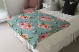 Benjamin Tate Design Pink Flowers Blanket in Natural - Size: 120 cm x 150 cm - thumbnail 3