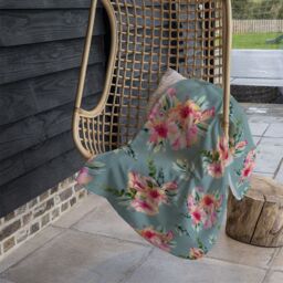 Benjamin Tate Design Pink Flowers Blanket in Natural - Size: 120 cm x 150 cm - thumbnail 4