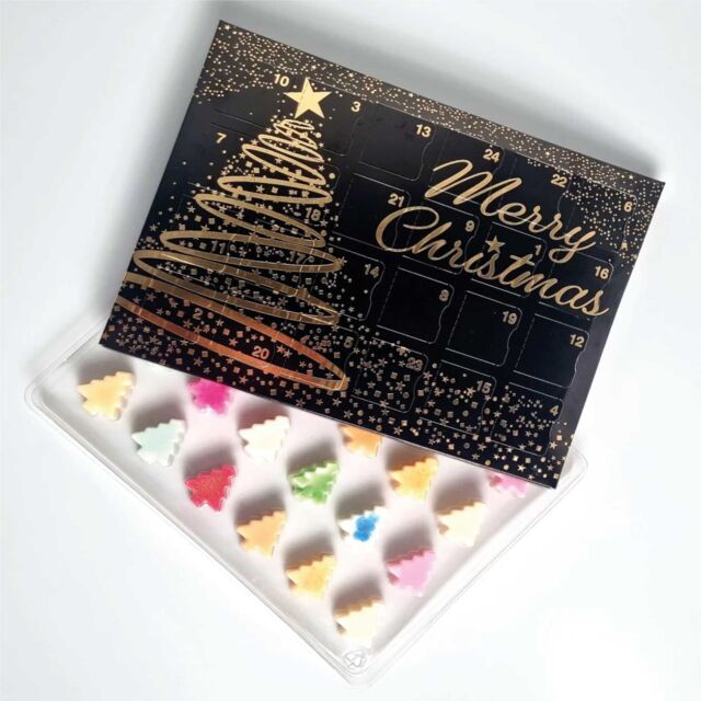 60 SECOND MAKEOVER Wax Melt Christmas Advent Calendar in Black - image 1