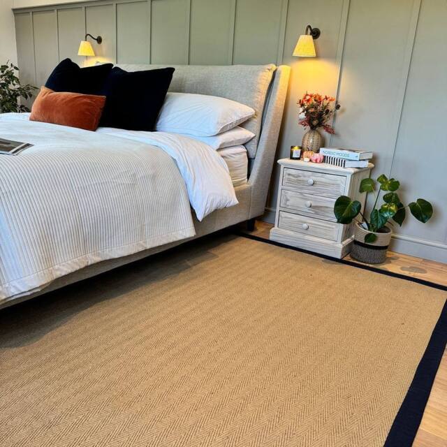Kukoon Beige Natural Jute Herringbone Pattern Non Slip Navy Border Rug - Size: 120 cm x 170 cm - image 1
