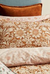 Morris & Co 'Sunflower' Cotton Duvet Cover Set in Tan - Size: Single - thumbnail 4