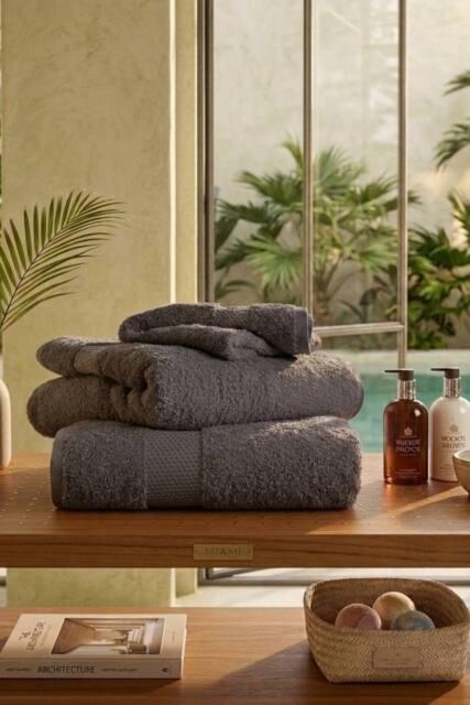 Dyzi Supersoft Absorbent Egyptian Cotton Bathroom Towels 550GSM in Charcoal - Size: Bath Sheet - image 1
