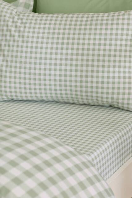 Catherine Lansfield 'Bamford Gingham Check' Fitted Sheet in Green - Size: Double - image 1