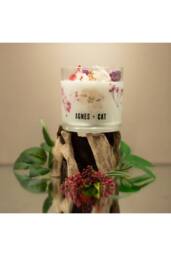 KDMD Agnes & Cat Botanical Soy Wax Candle Roses of Sawrey in White - thumbnail 3