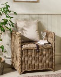 Dibor Traditional Style Woven Indoor Bench & Storage Trunk in Natural