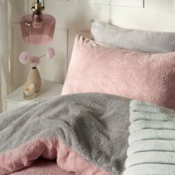 OHS Reversible Teddy Duvet Cover with Pillowcase in Light Pink - Size: Single - thumbnail 4