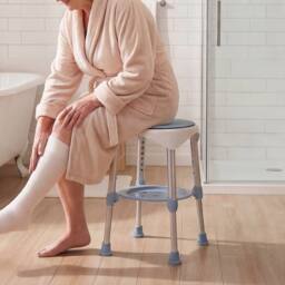 Levede Shower Chair Swivel 6-Level Adjustable Height Shower Bath Stool Seat in Blue - thumbnail 2