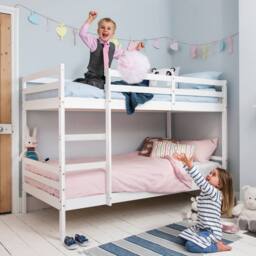 Nöa and Nani Jakke Bunk Bed with Straight Ladder in White - Size: Single - thumbnail 1