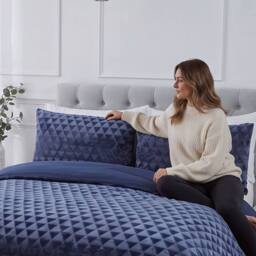 Rapport Home Diamond Cut Teddy Polyester Fleece Duvet Cover Set with Pillowcase in Navy - Size: Single - thumbnail 6