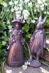 Inspirational Gifting Mr & Mrs Rabbit Sculpture Garden Ornament in Bronze - thumbnail 5