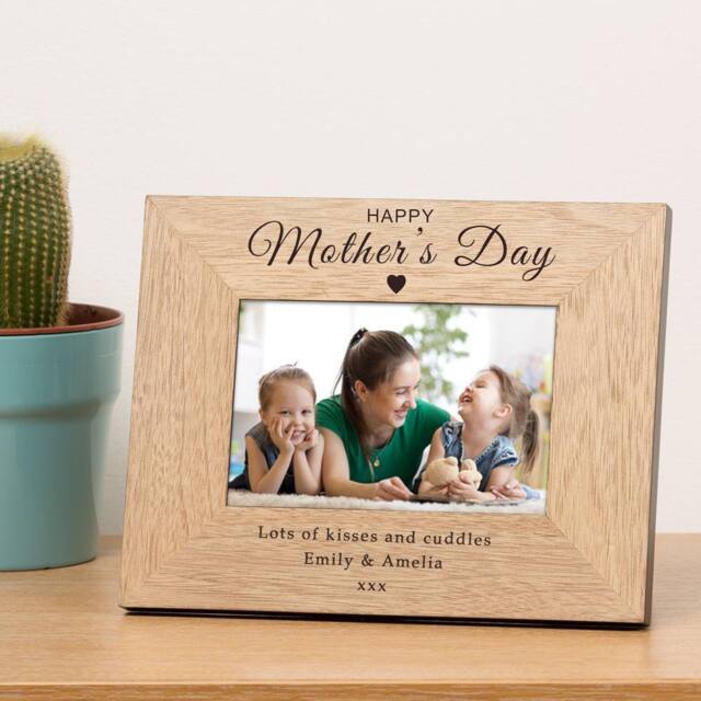 Uniqueful Women's Personalised Happy Mothers Day Wood Picture Frame 6x4 for Mum in Brown - image 1