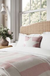 Helena Springfield 'Pure Matelasse' Cotton Throw in White - Size: 150 cm x 200 cm - thumbnail 3