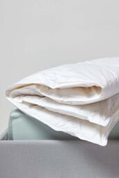 Homescapes Luxury White Duck Down 4.5 Tog Summer Duvet - Size: Super King - thumbnail 2