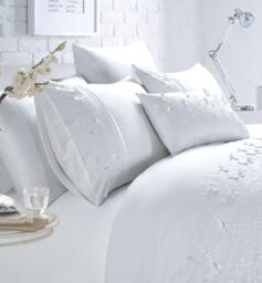 Rapport Home Papillon Polycotton Duvet Cover Set with Pillowcase in White - Size: King - thumbnail 1
