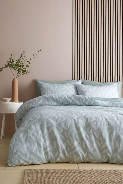 Appletree 'Emile' Jacquard Leaf Pattern Print Duvet Cover Set in Green - Size: Double - image 1