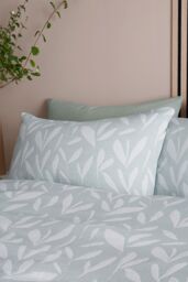Appletree 'Emile' Jacquard Leaf Pattern Print Duvet Cover Set in Green - Size: Double - thumbnail 2