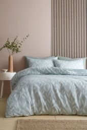 Appletree 'Emile' Jacquard Leaf Pattern Print Duvet Cover Set in Green - Size: Double - thumbnail 1