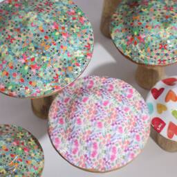 Serenityy Medium Wooden Mushroom Ornament - Pastel Hearts - thumbnail 5