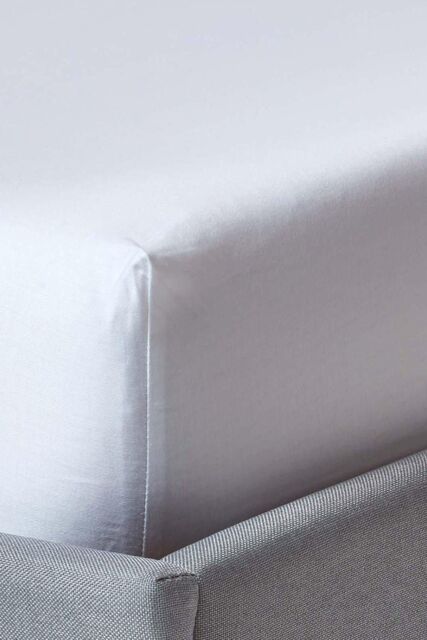 Homescapes Sateen Cotton Deep Fitted Sheet 18 inch 400 Thread Count in White - Size: King Fitted - image 1