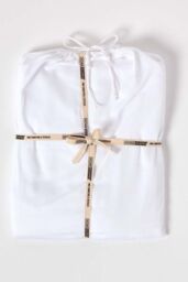 Homescapes Sateen Cotton Deep Fitted Sheet 18 inch 400 Thread Count in White - Size: King Fitted - thumbnail 4