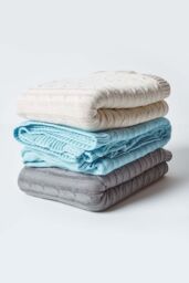 Homescapes Cotton Cable Knit Throw Soft & Cosy Vintage Blanket in Natural - Size: 130 cm x 170 cm - thumbnail 6