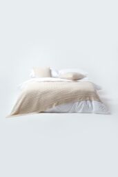 Homescapes Cotton Cable Knit Throw Soft & Cosy Vintage Blanket in Natural - Size: 130 cm x 170 cm - thumbnail 4