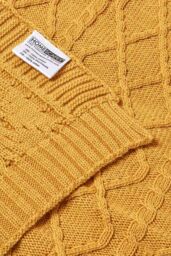 Homescapes Diamond Cable Knit Cotton Throw in Mustard - Size: 150 cm x 200 cm - thumbnail 6
