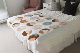 Benjamin Tate Design Round texture & floral icons in pastel colours Designer Blanket in Natural - Size: 120 cm x 150 cm - thumbnail 4