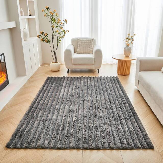 GAVENO CAVAILIA Shum Faux Fur Rug in Charcoal - Size: 120 cm x 170 cm
