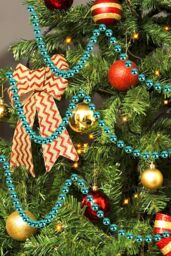 Neel Blue 9M Metallic Christmas Bead Chain - 7.5mm Shiny Pearl Garland in Teal - thumbnail 6