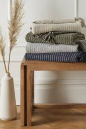 Drift Home 'Quinn' Subtle Woven Stripe Throw in Natural - Size: 130 cm x 180 cm - thumbnail 2