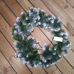 Samuel Alexander 60cm Frosted Glacier Snow Tipped Christmas Wreath with Pine Cones in Green - thumbnail 3