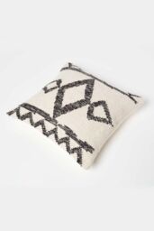 Homescapes Koba Handwoven Traditional Black & Cream Cushion - Size: 45 cm x 45 cm - thumbnail 5