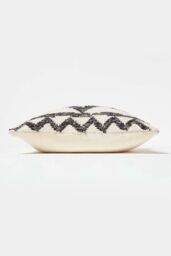 Homescapes Koba Handwoven Traditional Black & Cream Cushion - Size: 45 cm x 45 cm - thumbnail 4