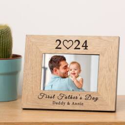Uniqueful Men's Personalised First Father's Day Year Wood Picture Frame 6x4 for Dad in Brown - thumbnail 9