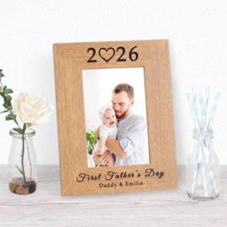 Uniqueful Men's Personalised First Father's Day Year Wood Picture Frame 6x4 for Dad in Brown - thumbnail 3
