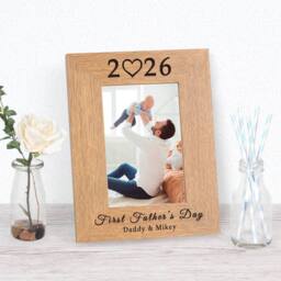 Uniqueful Men's Personalised First Father's Day Year Wood Picture Frame 6x4 for Dad in Brown - thumbnail 5