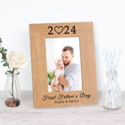 Uniqueful Men's Personalised First Father's Day Year Wood Picture Frame 6x4 for Dad in Brown - thumbnail 7