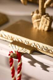 Dibor Set of 4 Santa's Sleigh Gold Stocking Hooks Christmas Stocking Holders - Size: 1 Pack - thumbnail 8