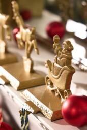 Dibor Set of 4 Santa's Sleigh Gold Stocking Hooks Christmas Stocking Holders - Size: 1 Pack - thumbnail 6