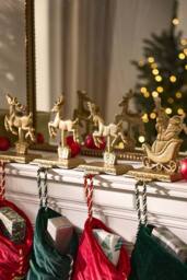 Dibor Set of 4 Santa's Sleigh Gold Stocking Hooks Christmas Stocking Holders - Size: 1 Pack