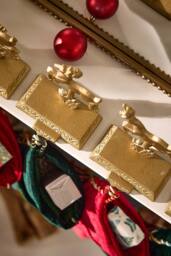 Dibor Set of 4 Santa's Sleigh Gold Stocking Hooks Christmas Stocking Holders - Size: 1 Pack - thumbnail 7