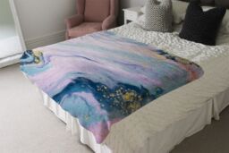 Benjamin Tate Design Blue & Pink Marble Blanket in Natural - Size: 120 cm x 150 cm - thumbnail 3