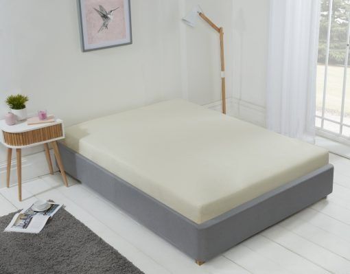 New Edge Blinds Brights Collection Non Iron Fitted Sheet in Cream - Size: King - image 1