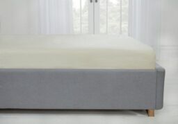 New Edge Blinds Brights Collection Non Iron Fitted Sheet in Cream - Size: King - thumbnail 2