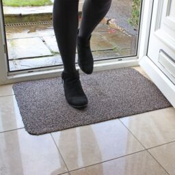 JVL Tanami Machine Washable Barrier Doormat 50x75cm Brown - Size: 50 cm x 75 cm - thumbnail 2
